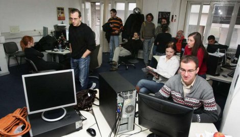 zaposleni u TV Avali u štrajku
